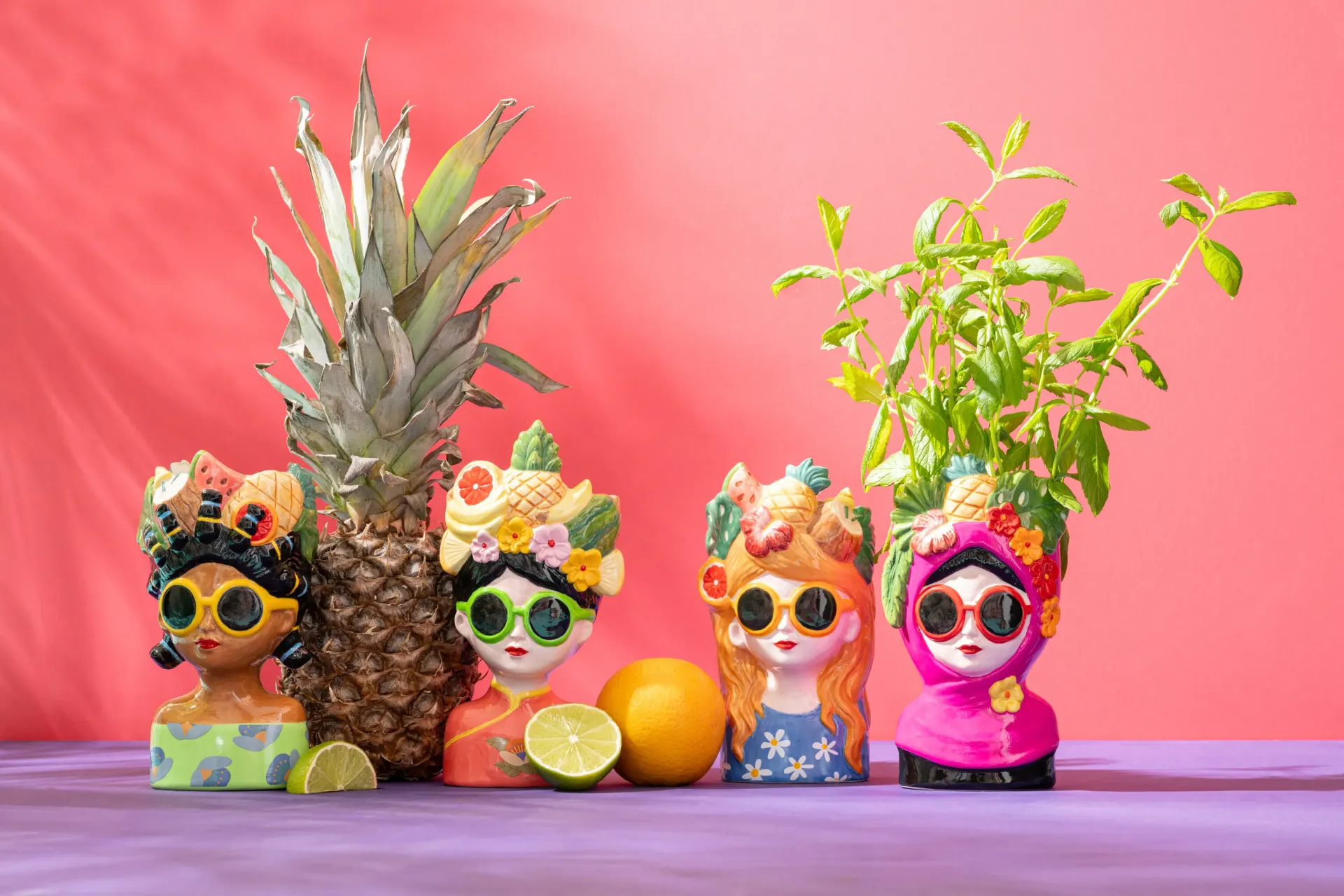 [62981] Cachepot Dame avec des fruits